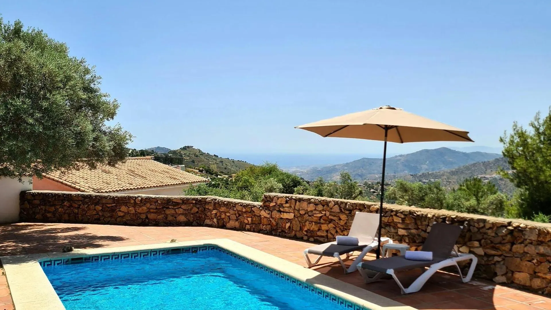 Casa-Emilia-Competa-Traumhafte-Lage-Mit-Privat-Pool别墅 康佩塔
